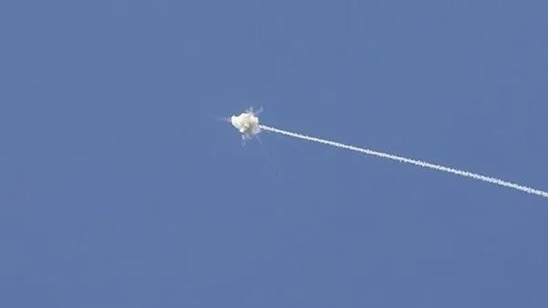 Saudi Arabia intercepts Houthi ballistic missile Saudi Arabia intercepts Houthi ballistic missile